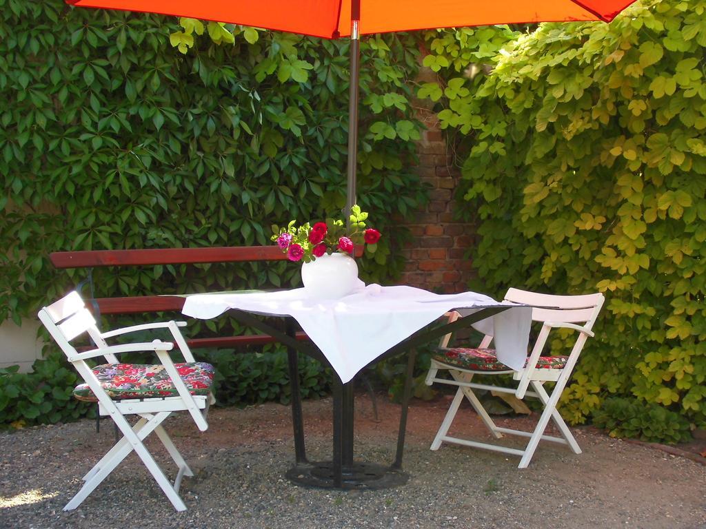 Schlossparkferienwohnungen Rheinsberg Mit Garten Екстериор снимка