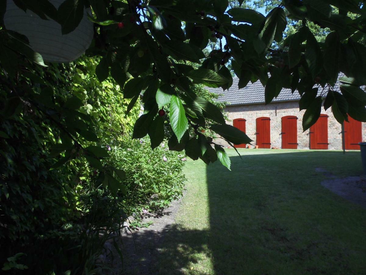 Schlossparkferienwohnungen Rheinsberg Mit Garten Екстериор снимка
