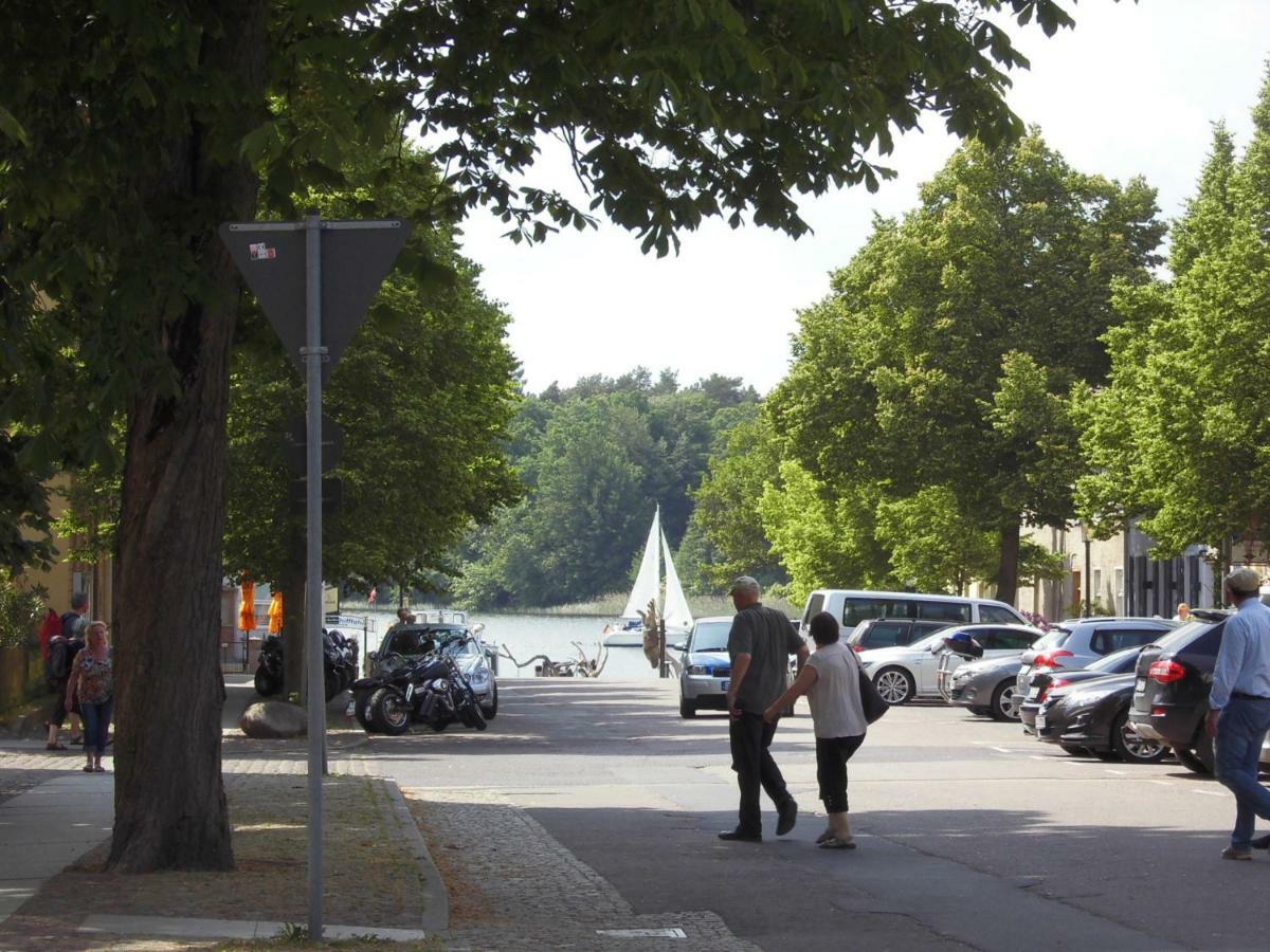 Schlossparkferienwohnungen Rheinsberg Mit Garten Екстериор снимка