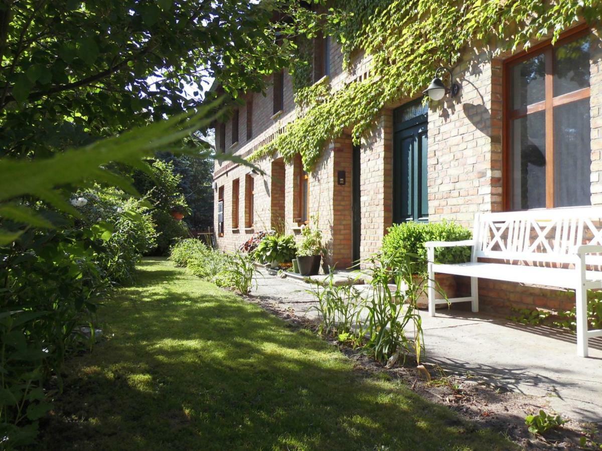 Schlossparkferienwohnungen Rheinsberg Mit Garten Екстериор снимка