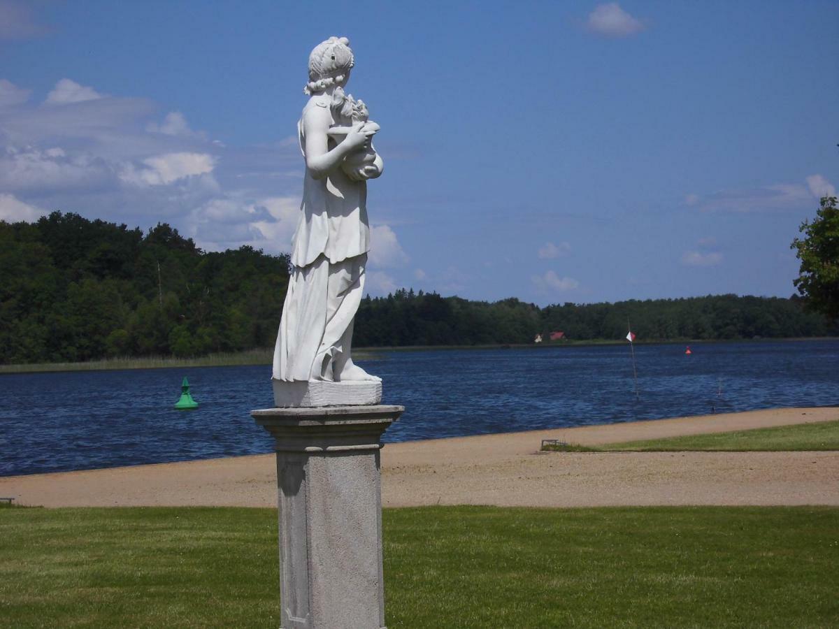 Schlossparkferienwohnungen Rheinsberg Mit Garten Екстериор снимка